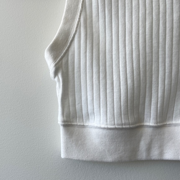 FOREVER 21 Mock Neck Sleeveless Ribbed Crop Top White Size Small (like new) - Picture 6 of 8